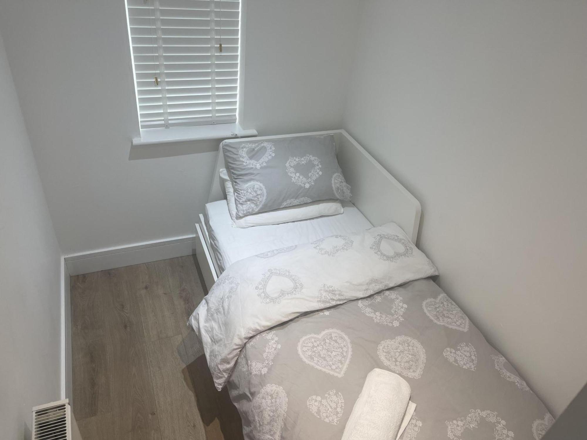 Cozy With Three Bedrooms Casa de férias Londres